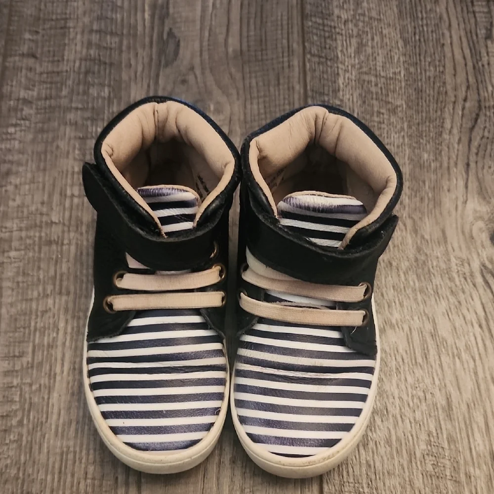 Monkey Feet‎ Striped Black and White Kids Shoes 12-18 Months